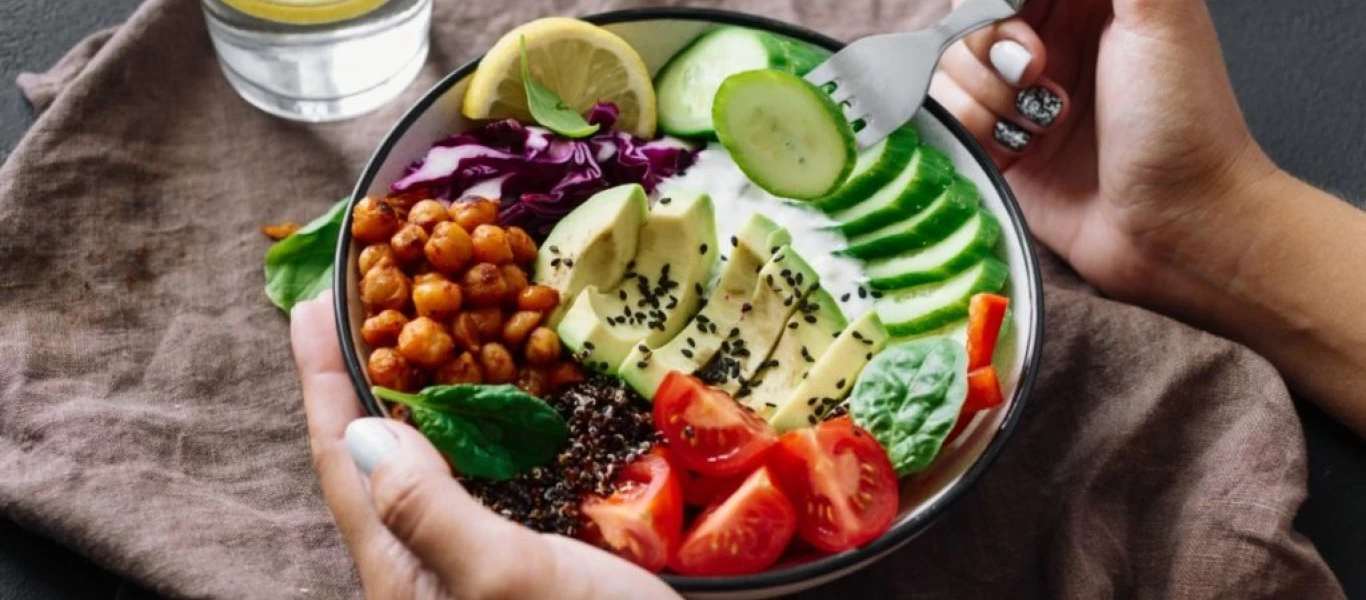 Αυτές είναι οι τροφές που θα σας βοηθήσουν να αντιμετωπίσετε τις ρυτίδες